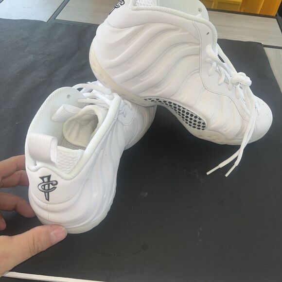 Size 9 - Nike Air Foamposite One Triple White